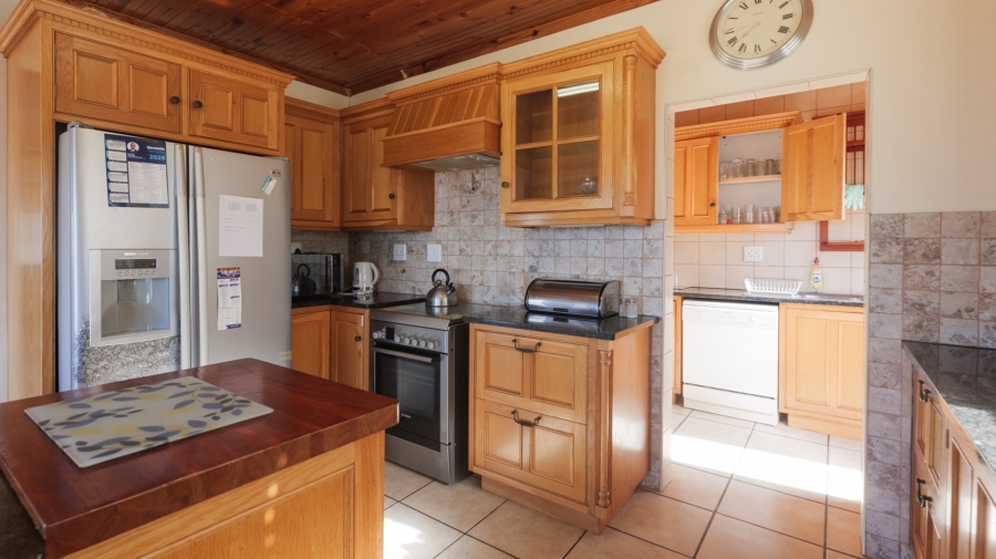 5 Bedroom Property for Sale in Oceanview Heights Western Cape